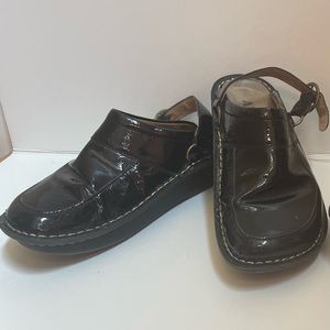 Women’s Algeria black patent leather clogs sz 39